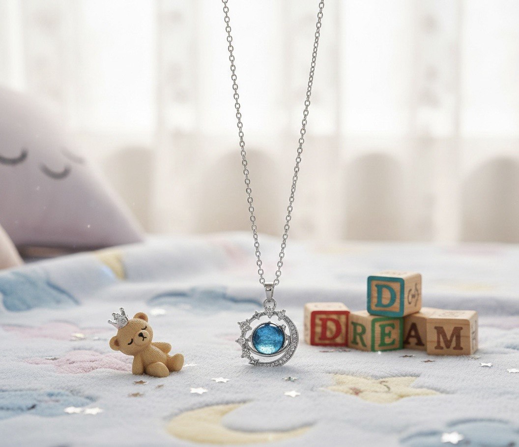 قلادة نسائية ، تجمع بين الأناقة والكلاسيكية