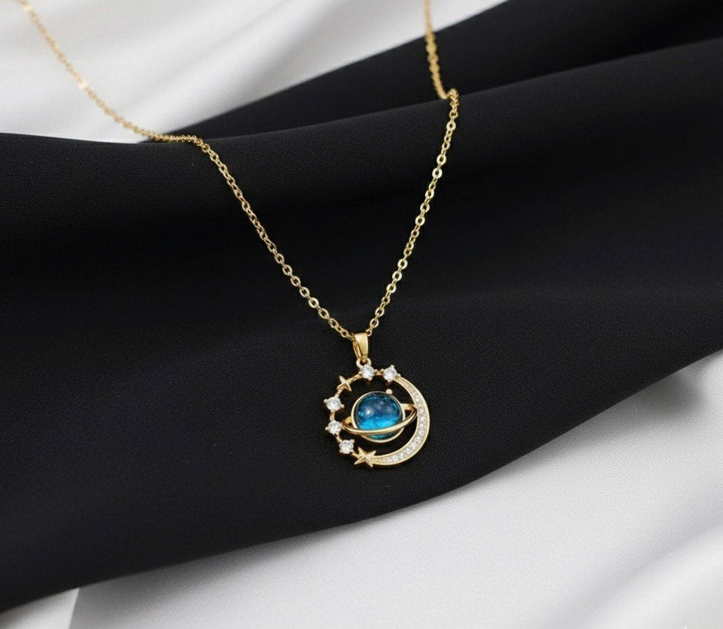 قلادة نسائية ، تجمع بين الأناقة والكلاسيكية